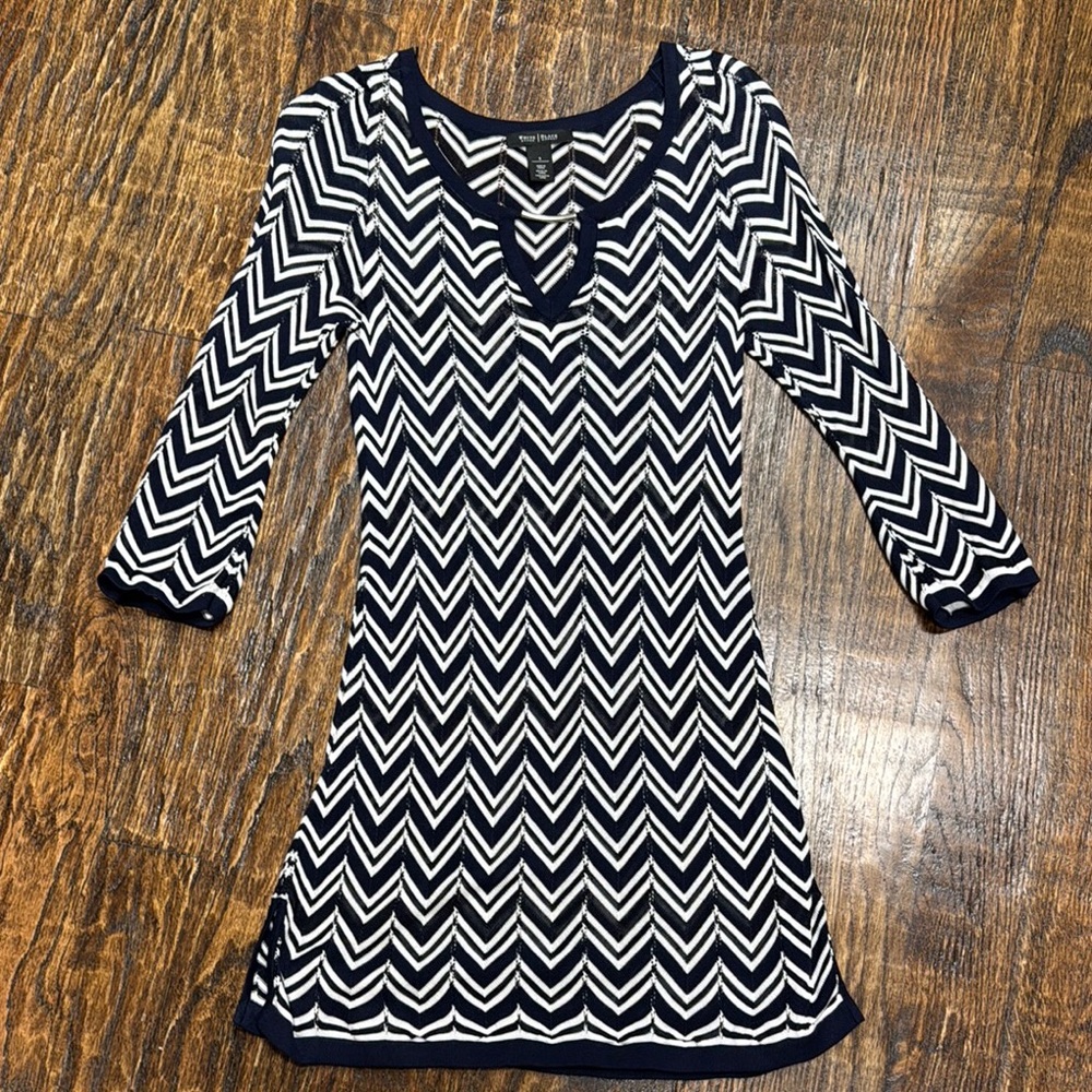 Elegant Blue Tunic with Flowing Silhouette and Lightweight Fabric